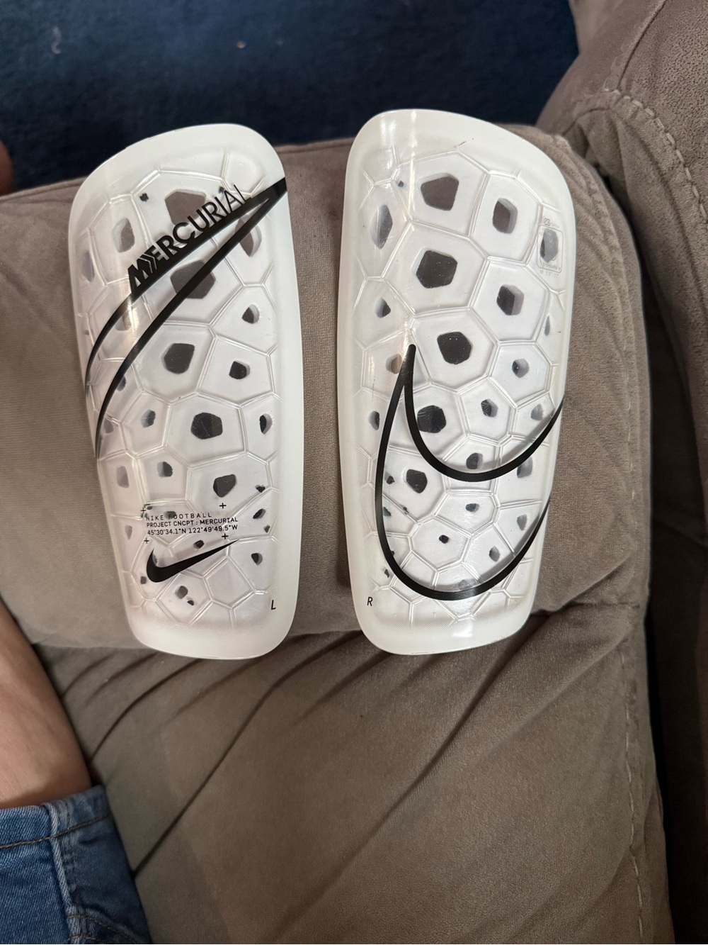 Nike Mercurial Lite Shin Guards White/Black/White M 5’3”-5’7”